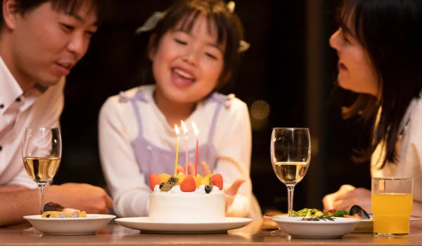 Anniversary在特别的纪念日吃酒店女仆的蛋糕